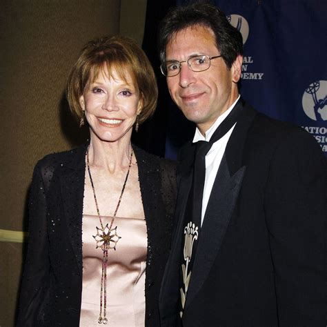 has mary tyler moore's husband remarried